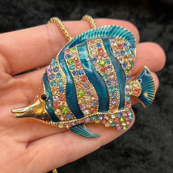 Betsey Johnson Deep Teal Rainbow Rhinestone Tropical Fish Pendant Necklace - Picture 4 of 5